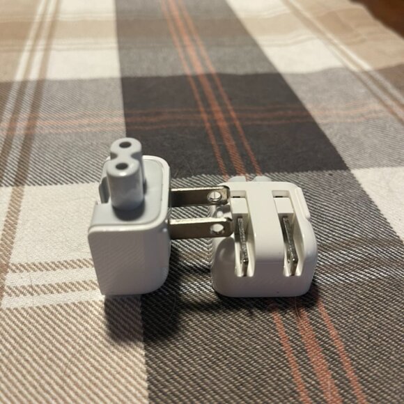 United States to Italy Travel Power Adapter to Connect North American Electrical - Picture 7 of 9